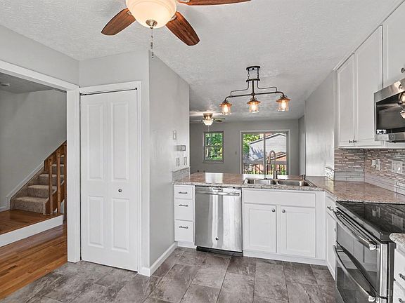 4th image of 31 Elk Ct