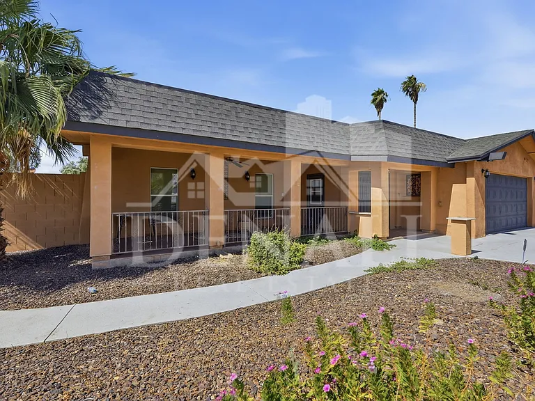 5654 W Mountain View Rd — Photo 2