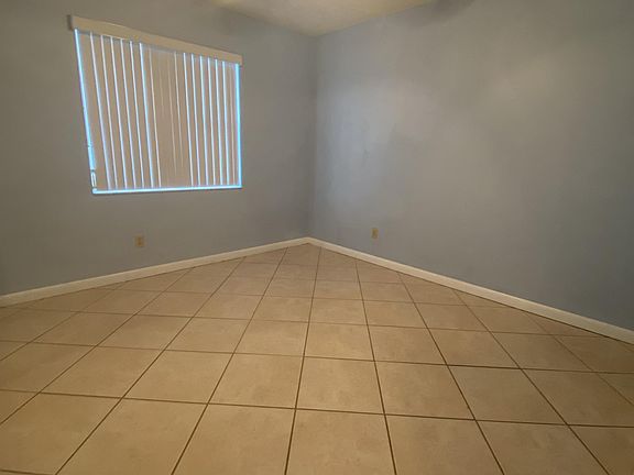 3rd image of 7201 Ridgewood Ave Unit 1-13
