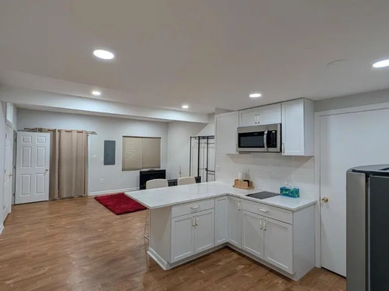 21214 Millwood Sq — Photo 3