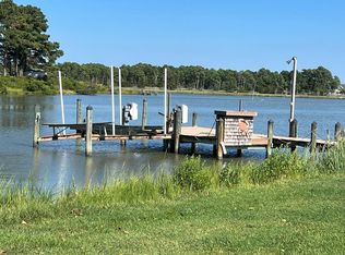 3 Spriggs Ln, Reedville, VA 22539