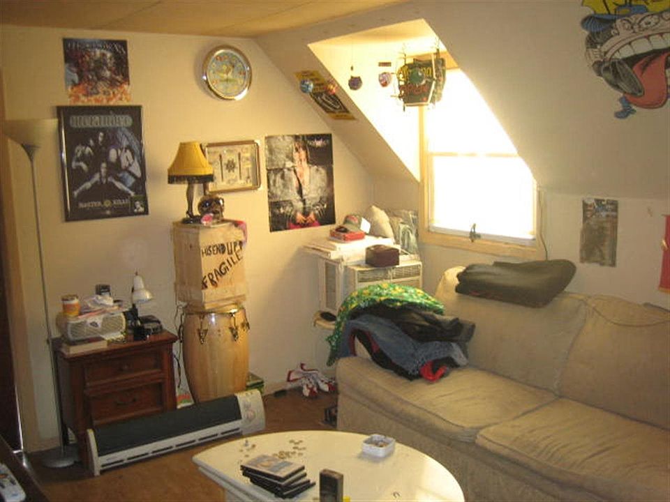 2nd image of 36 W 10th St