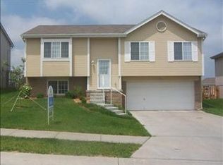 17012 Sprague St, Omaha, NE 68116