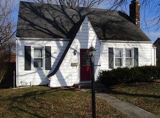 104 W 12th St, Flora, IL 62839