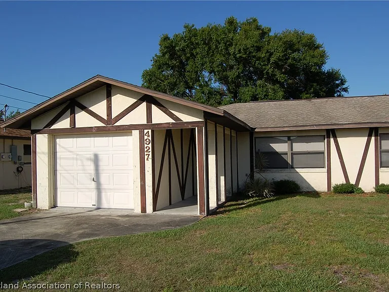 4927 Manatee Dr — Photo 1
