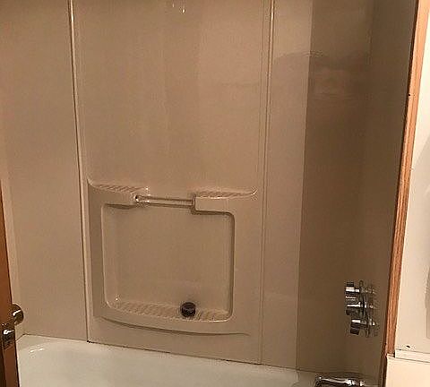Bathtub/shower