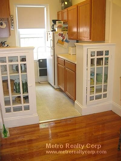 2nd image of 89 Strathmore Rd APT 25