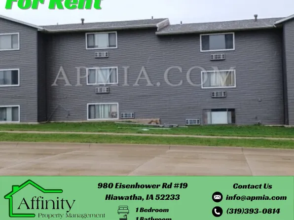 980 Eisenhower Rd #19, Hiawatha, IA 52233