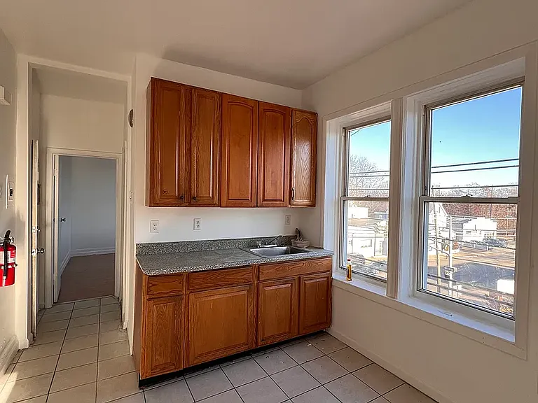 93 Ackerman Ave #5C — Photo 2