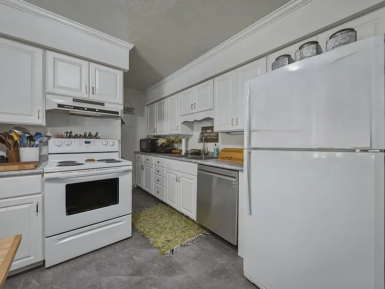 3258 Anderson Dr — Photo 9
