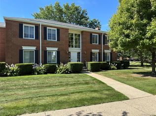 755 E Fox Hills Dr, Bloomfield Hills, MI