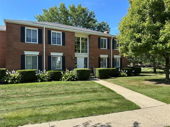 755 E Fox Hills Dr, Bloomfield Hills, MI 48304