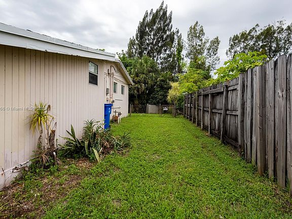 3rd image of 6300 SW 19th St