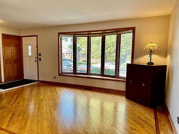 3rd image of 5138 S Neenah Ave