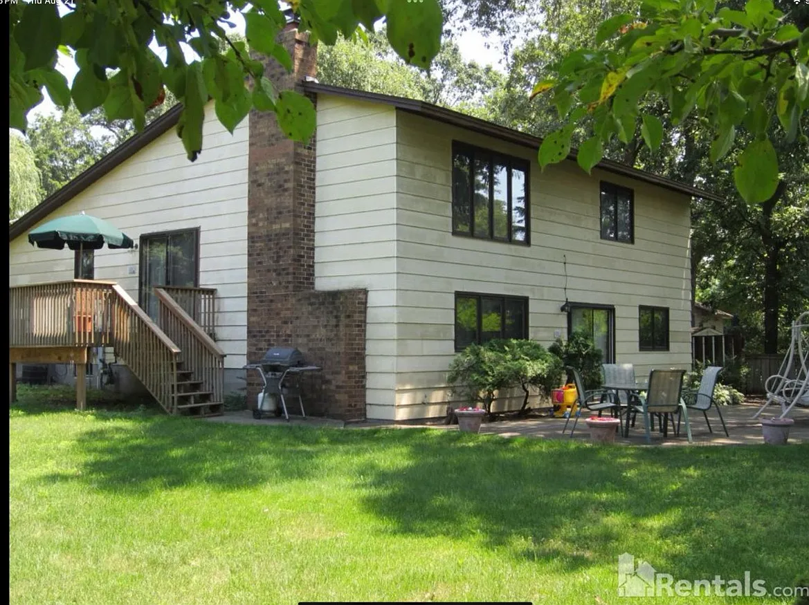 4 bed, 2600 sqft, $2,995 — Photo 1
