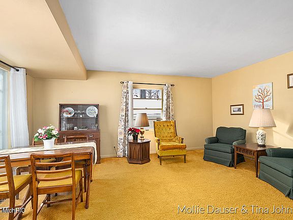 5th image of 1855 Diamond Ave NE