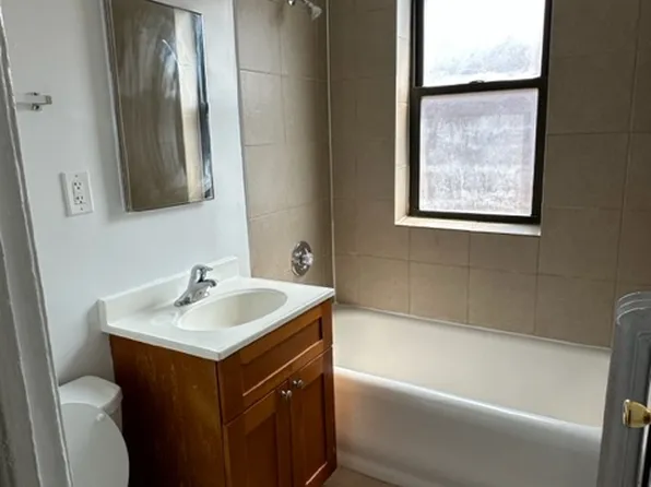 6942 S Crandon Ave APT 3W, Chicago, IL 60649
