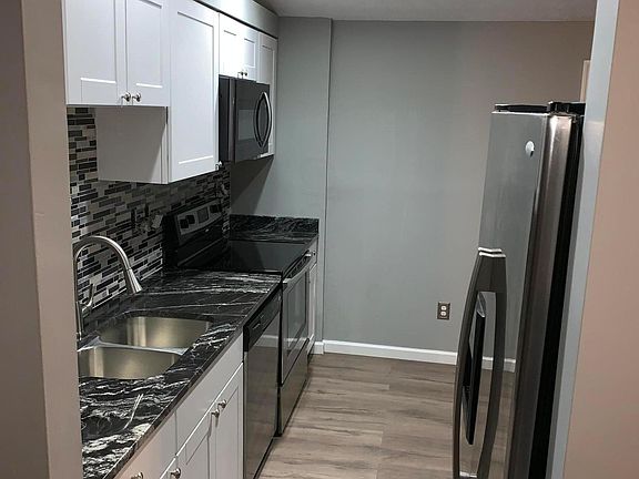 3rd image of 6964 Endsleigh Dr