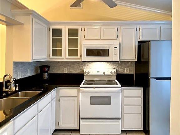 5th image of 30 Bull River Bluff Dr