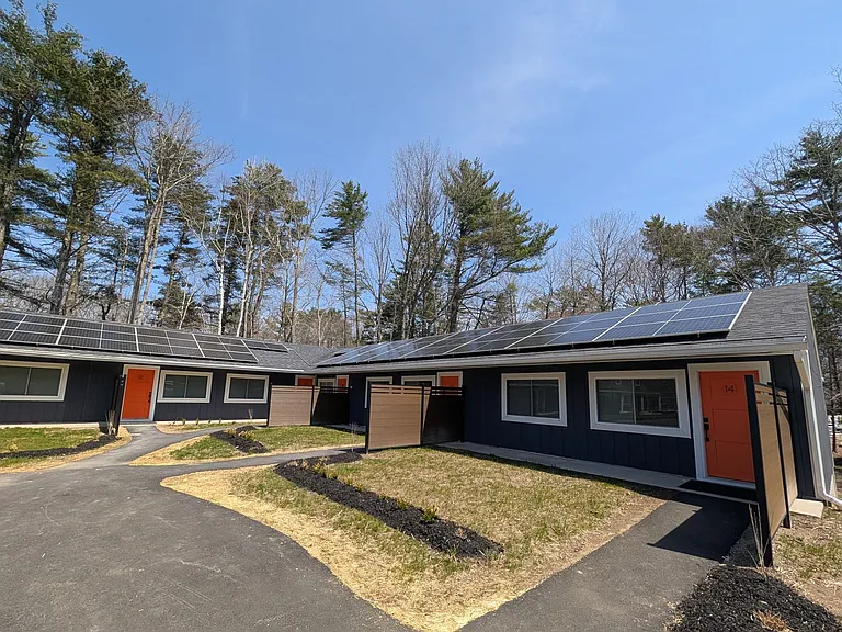 242 Commercial St — Photo 3
