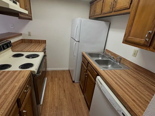 417 Withers St APT 7, Denton, TX 76201