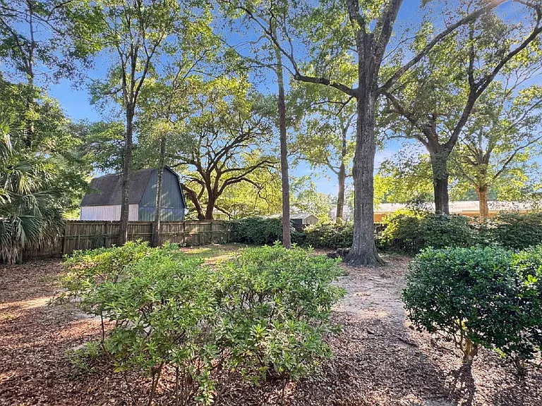 8053 Malibu Cir — Photo 15