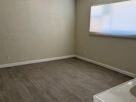 5th image of 5116 Gray Ln #D