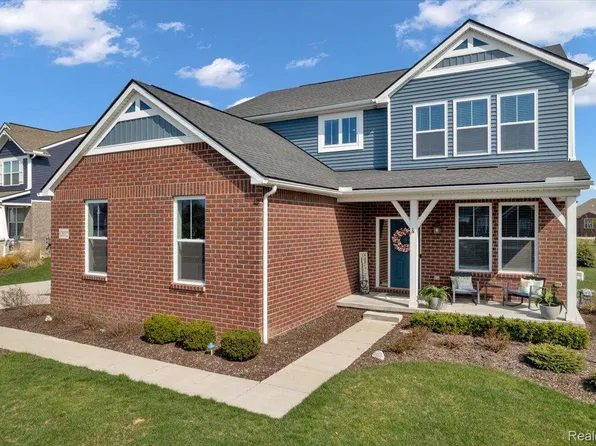 62072 Savannah Dr, South Lyon, MI 48178