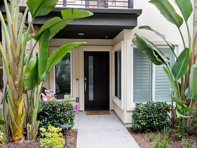 7873 Modern Oasis Dr — Photo 2