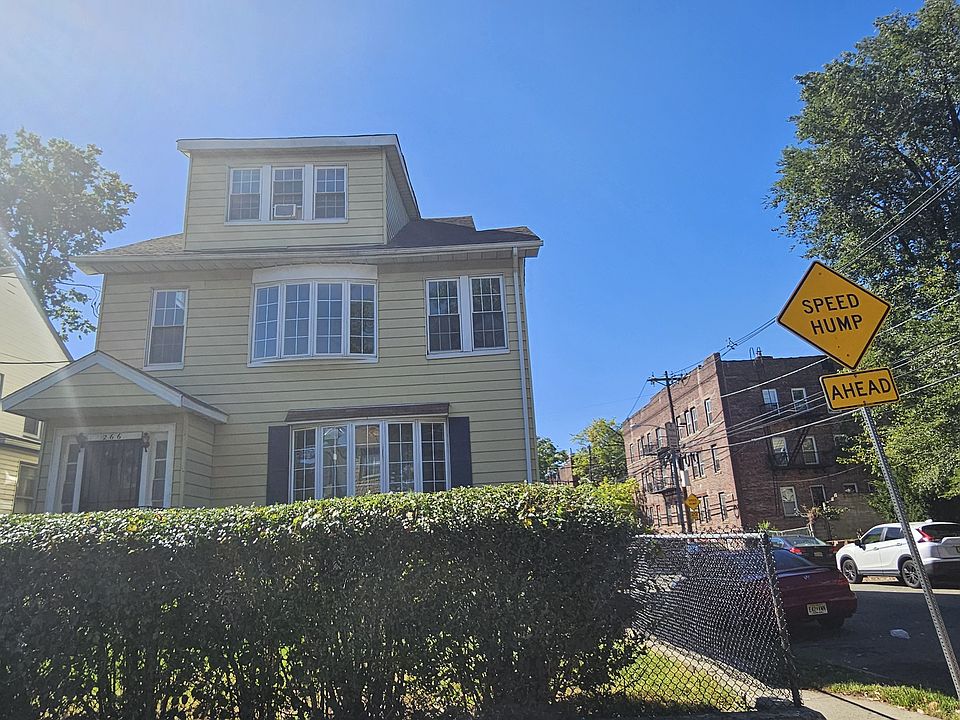 Front of house and yard