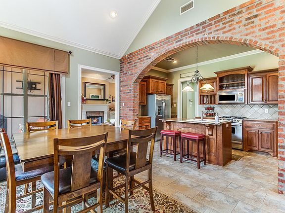 3rd image of 214 Greenhaven Dr