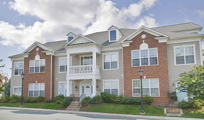 949 Glenwood Station Ln