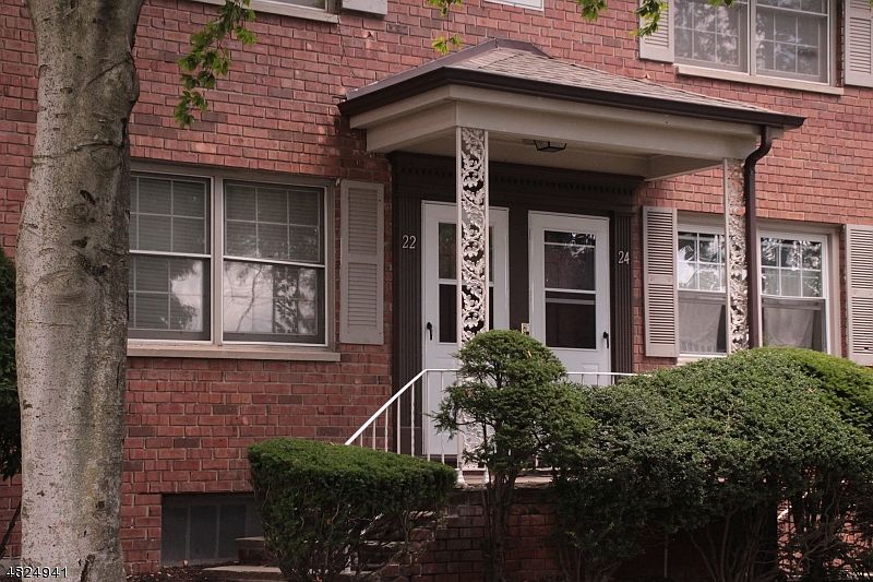 1st image of 22 A Lakeside Dr (aka206Main)