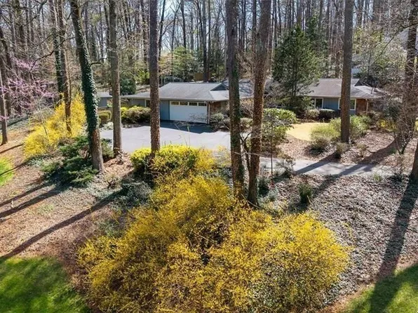 2393 Flintlock Dr, Stone Mountain, GA 30087