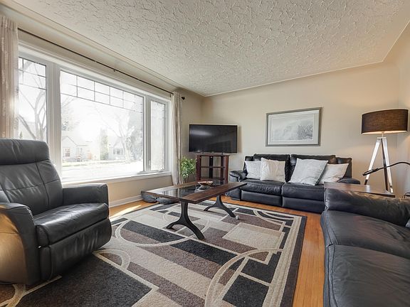 4th image of 11516 72nd Ave NW