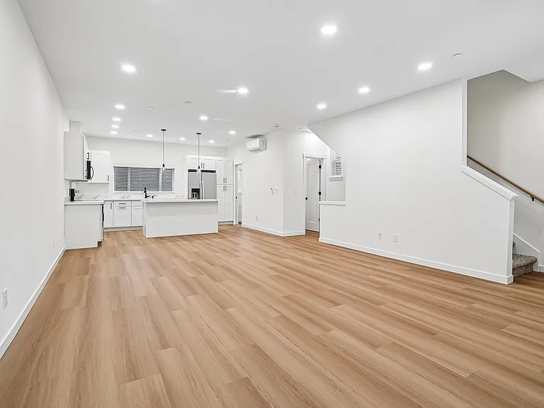 950 Maple Ave #D — Photo 5