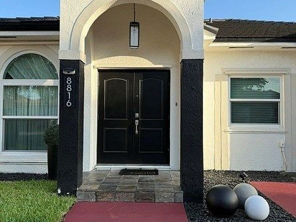 8816 NW 149th Ter