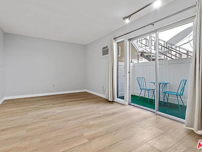 11743 Mayfield Ave #3 — Photo 11