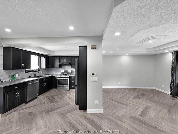 5th image of 74 Chestnut Dr