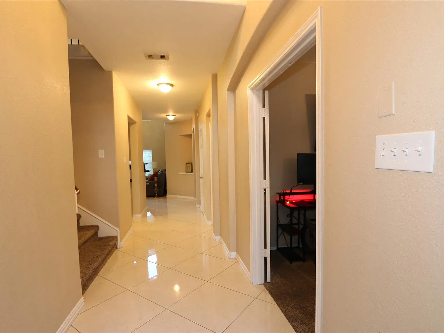 4 bed, 2.5 bath, 2559 sqft, $2,150 — Photo 3