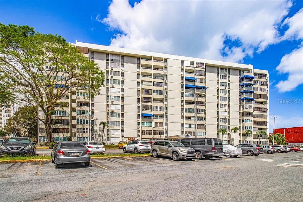 3 bed, 2.0 bath, 900 sqft, $1,300 — Photo 1