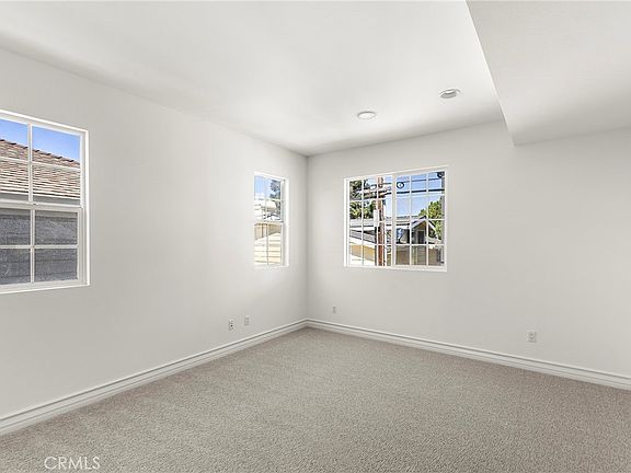 5th image of 703 1/2 Poinsettia Ave
