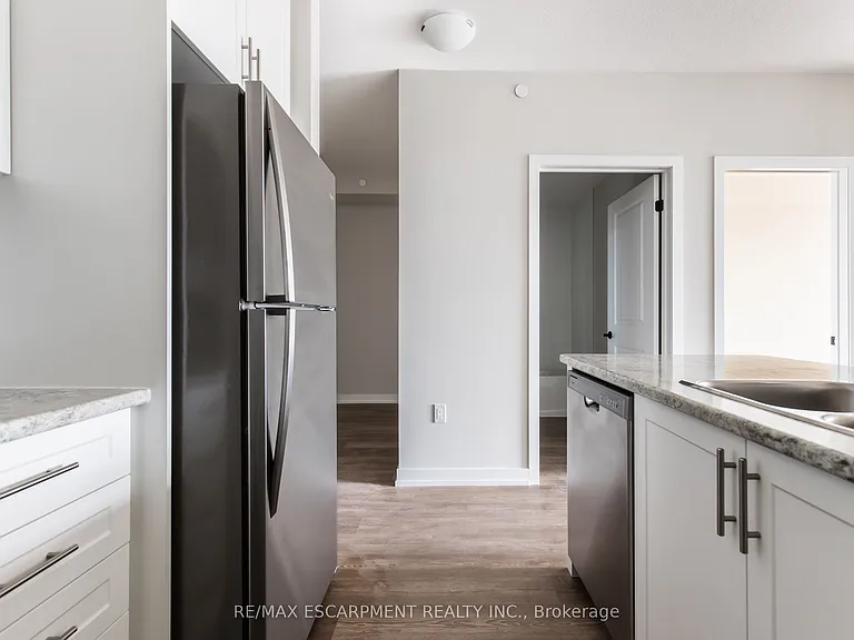 870 Queenston Rd #511 — Photo 9