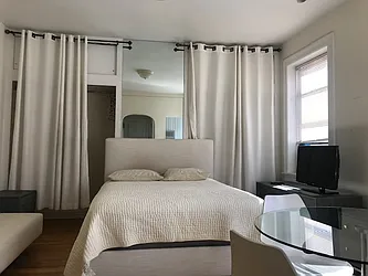 Rented by La Seven Inc.