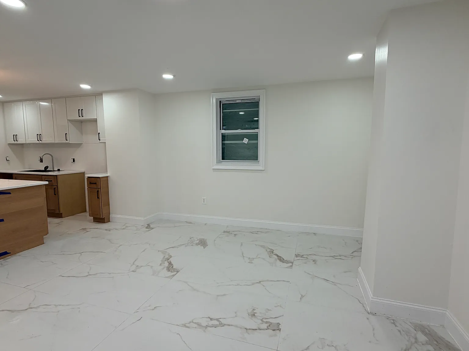 3 bed, 1100 sqft, $3,300 — Photo 3