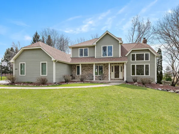 4305 Fairfax Dr, Crystal Lake, IL 60014