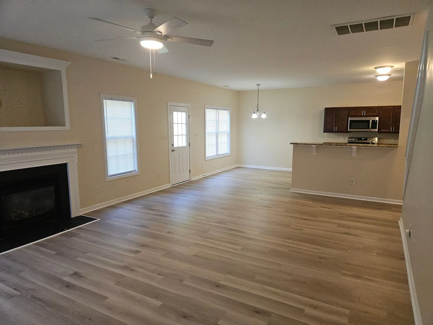 Wonderful 4br/2.5ba in Raleigh! Avail Now! — Photo 2