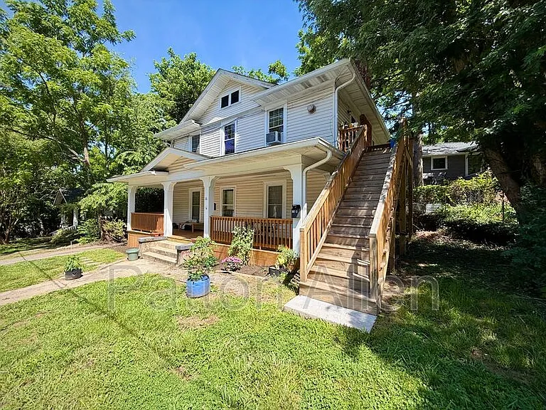16 Hillside St #A — Photo 2
