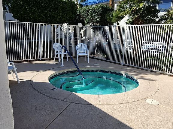 3rd image of 1800 Clubhouse Dr Unit 130