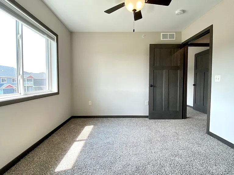 786 Peregrine Cir — Photo 46